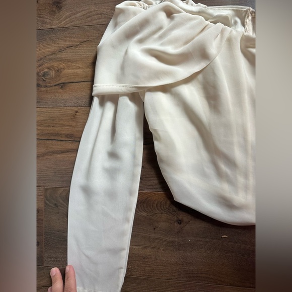 Windsor Cream Off-Shoulder Crop Top - Picture 5 of 9